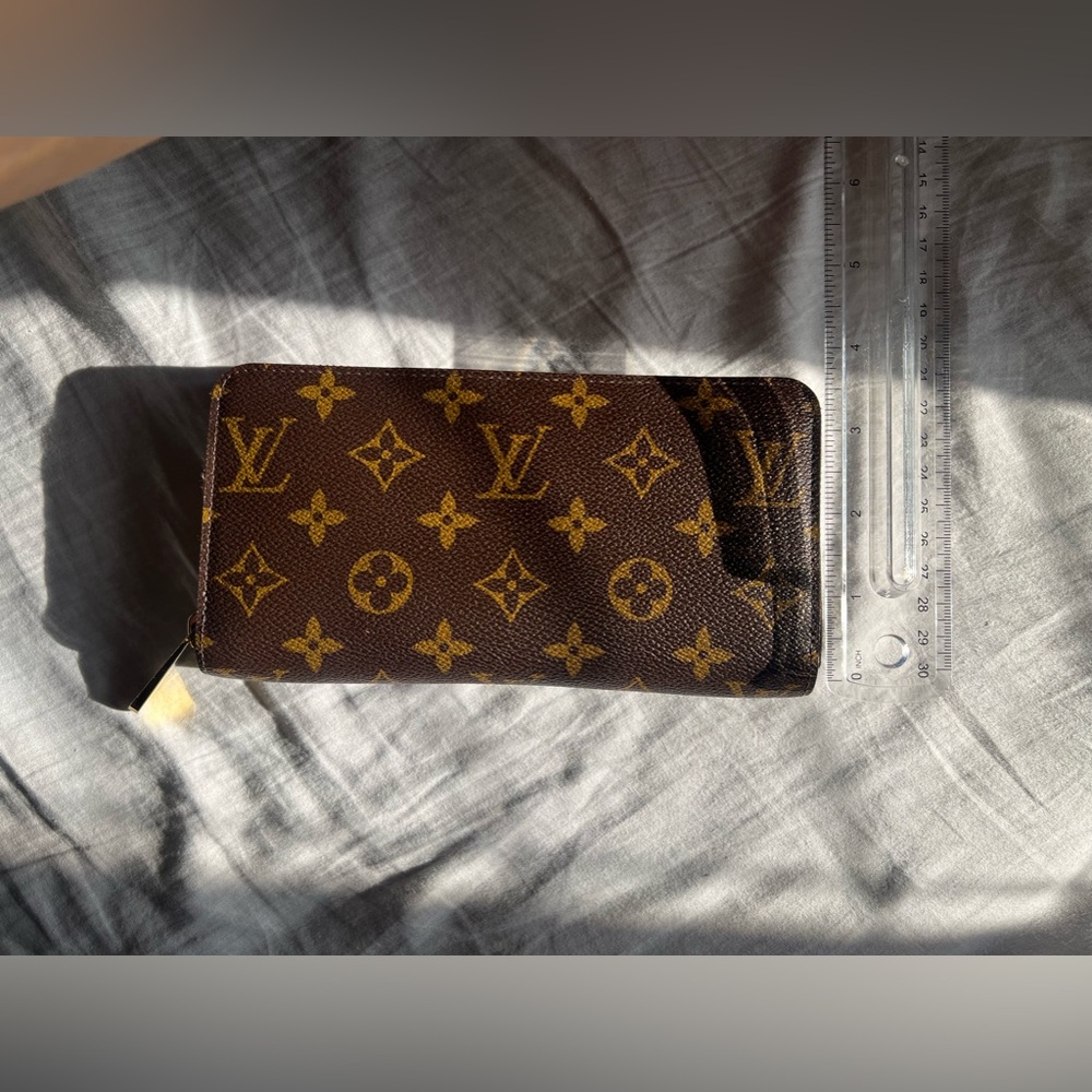 Louis Vuitton Zippy Wallet